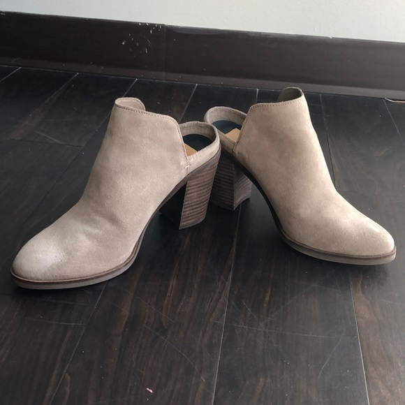 Dolce Vita Healed Booties - Picture 2 of 4